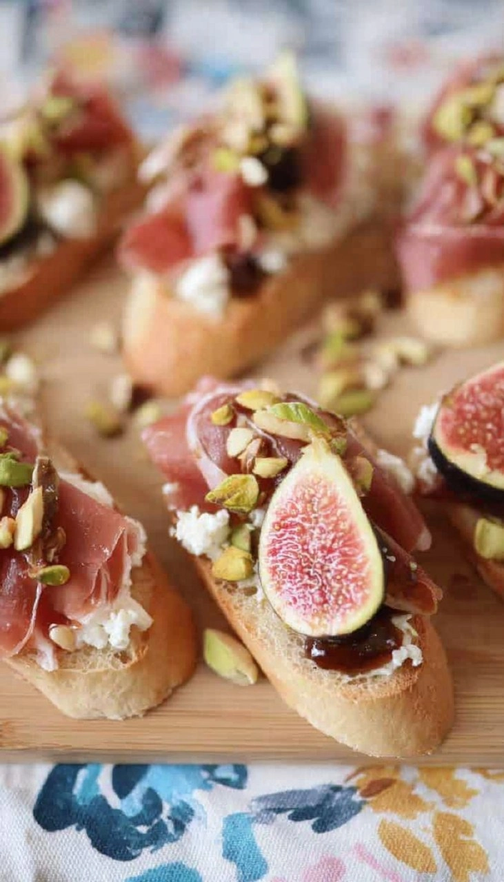 Fig and Prosciutto Crostini